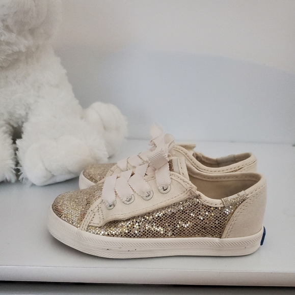 Sneakers - Picture 2 of 4